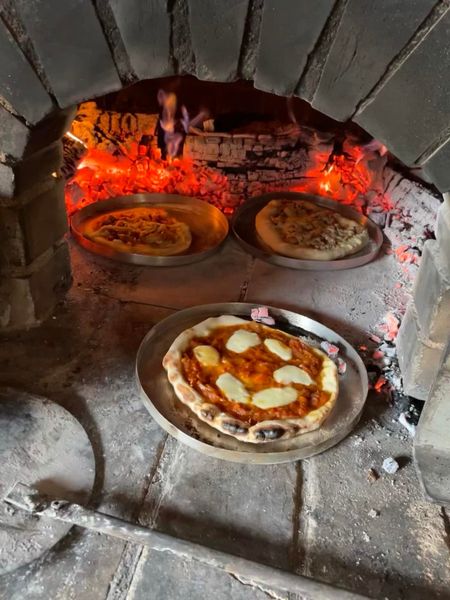 石窯ピザとダッジオーブン料理、荘川イワナの燻製プログラム
